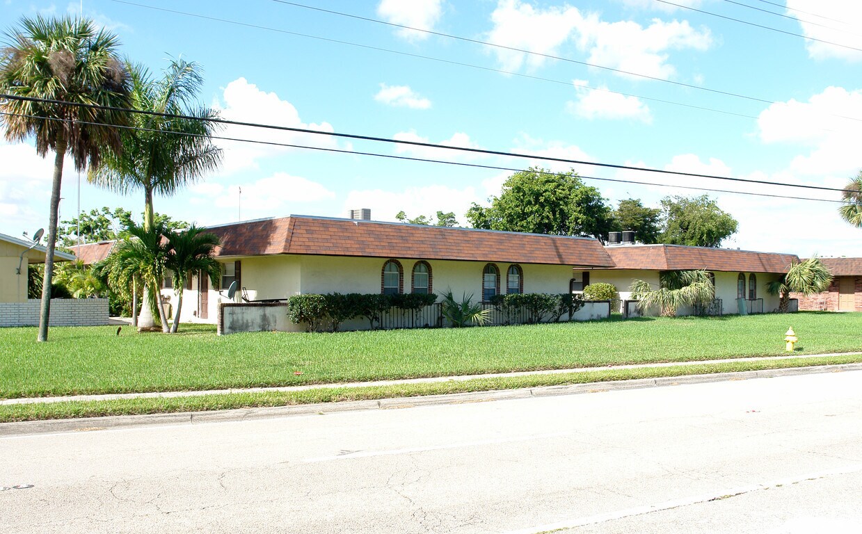 Building Photo - 441 Banks Rd