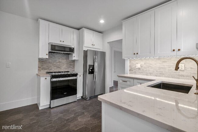 Foto del edificio - 3 br, 1 bath House - 3025 Meridian St