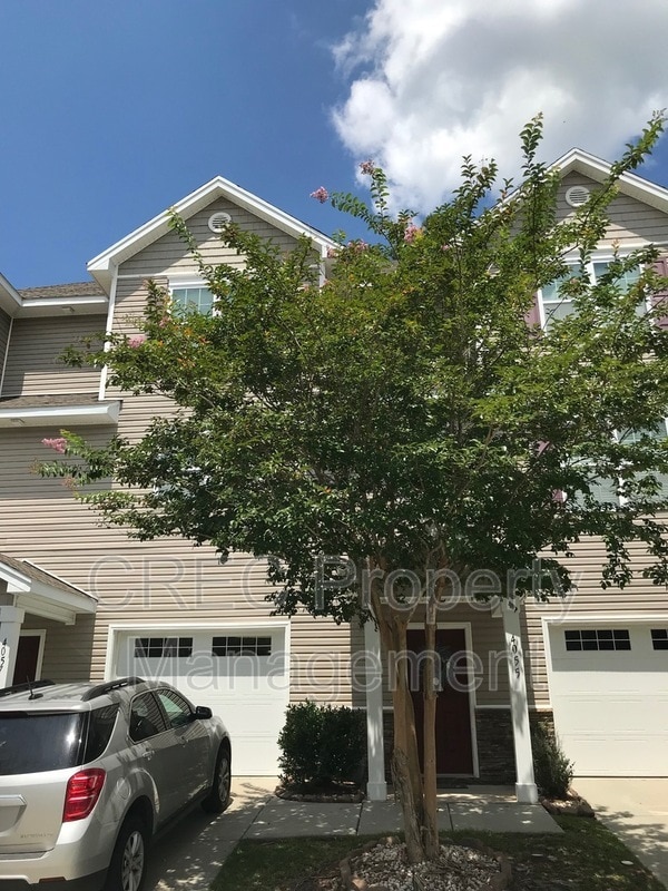 Photo - 4055 Hartland St House