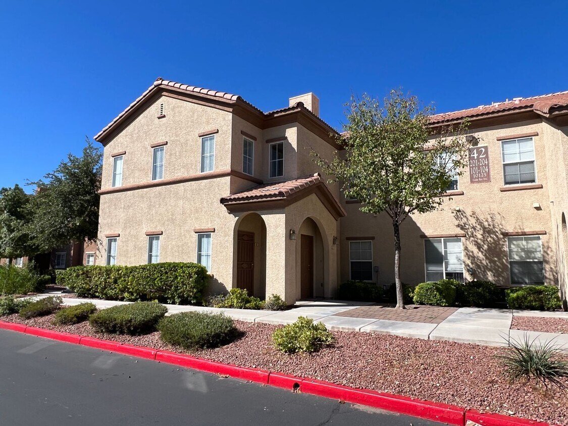 Primary Photo - Modern Condo in Gated Community.