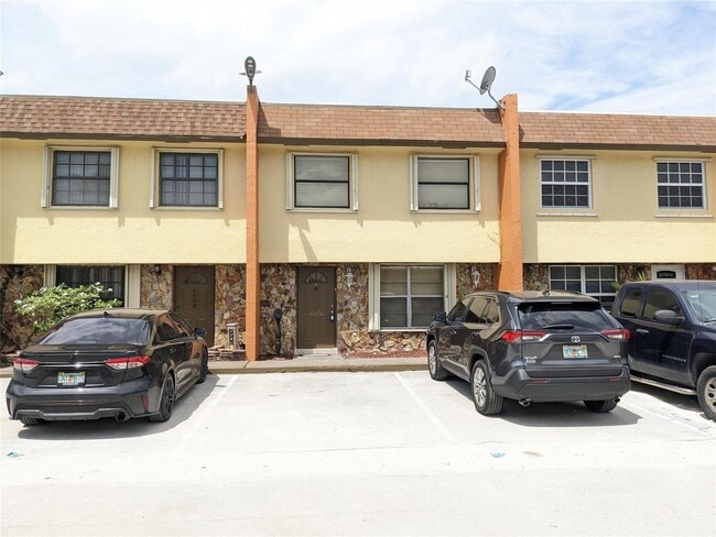 Building Photo - 6606 SW 41st St