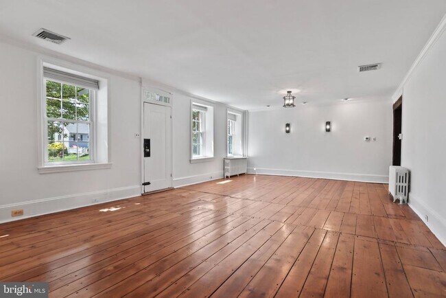 Foto del edificio - 3 Woodbury Rd