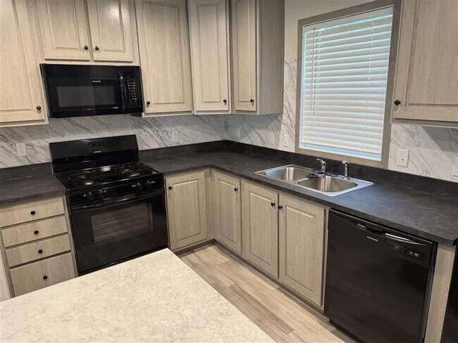 Foto del edificio - 3617 N Grand Ave E