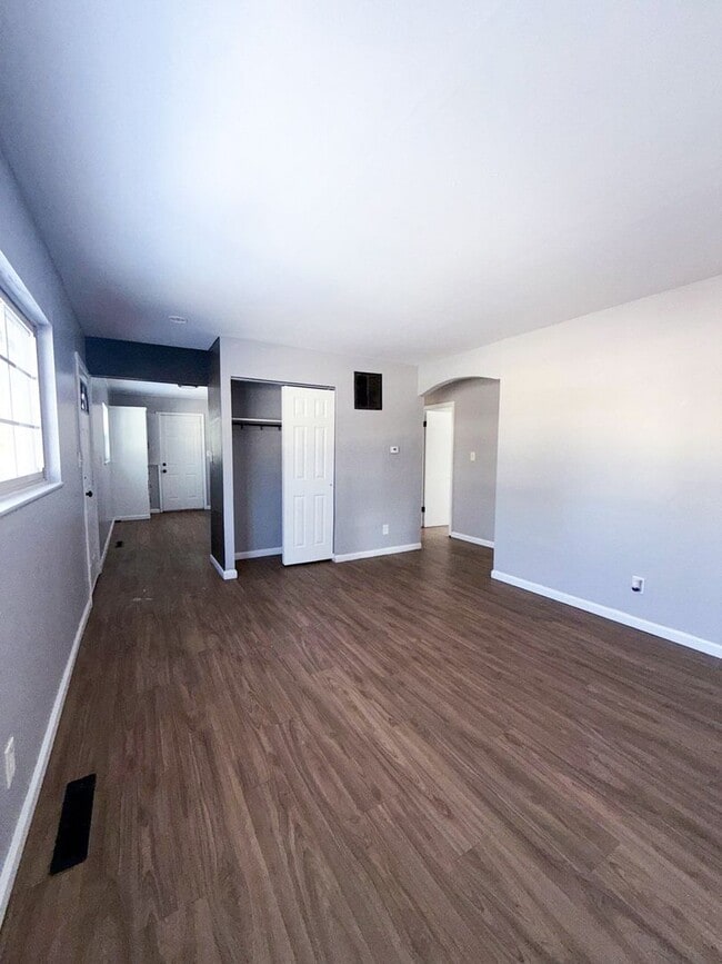 Foto del edificio - Move-In Ready 3BR Home w/ Eat-In Kitchen, Yard & Off-Street Parking