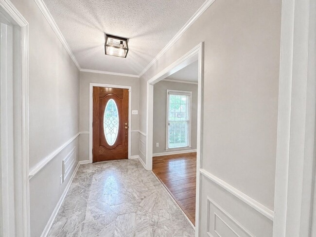 Building Photo - 2148 Riverdale Rd