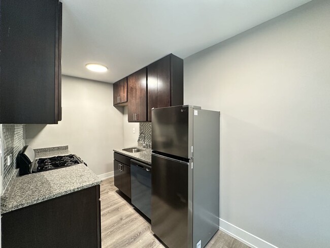 Building Photo - 4549 N Damen Ave