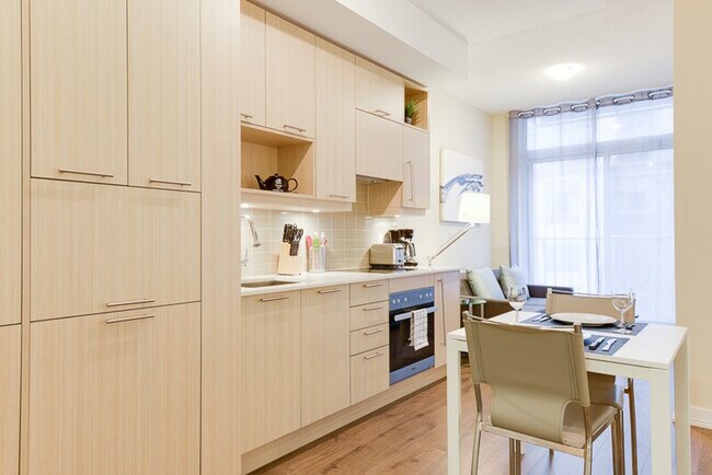 Building Photo - 219 Adelaide St W