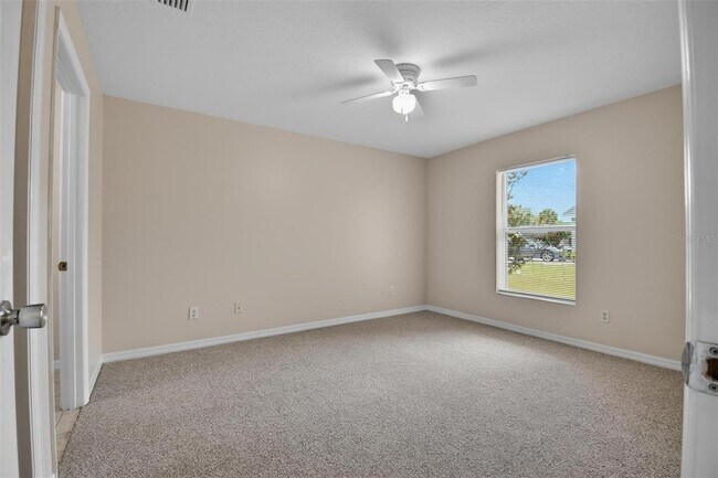 Foto del edificio - 83 Lynbrook Dr
