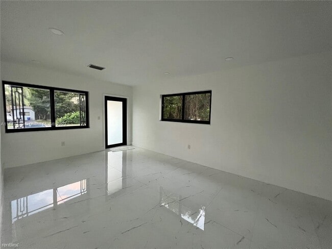 Building Photo - 3 br, 2 bath House - 1801 NE 177th St