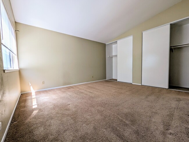 Building Photo - 47 Raintree Ct