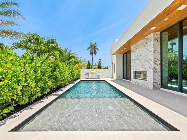Foto del edificio - 2657 NE 34th St