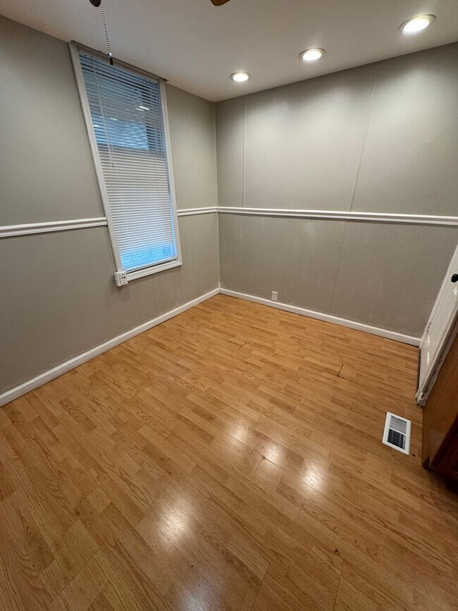 Foto del edificio - Spacious 1 Bedroom House Near Highway 55