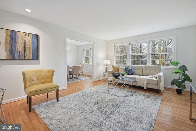 Foto del edificio - 8805 Honeybee Ln