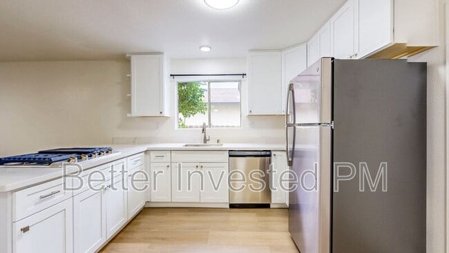 Building Photo - 570 Pomo Dr