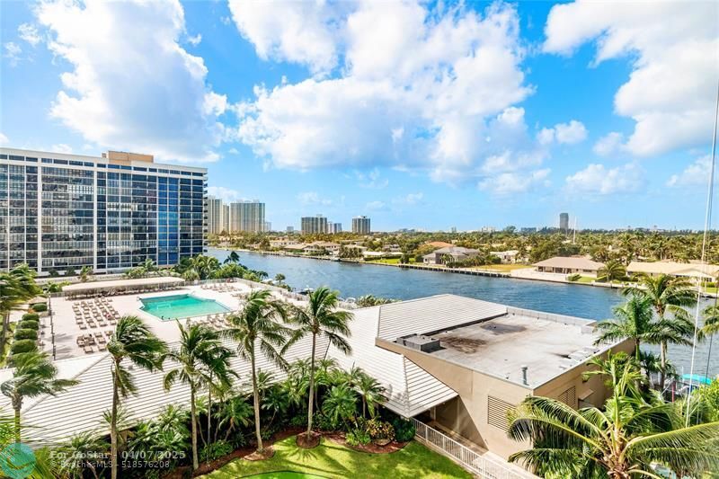 Foto principal - 1965 S Ocean Dr