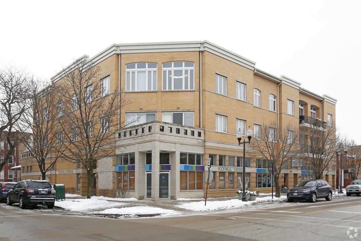Primary Photo - 4663 N Rockwell St