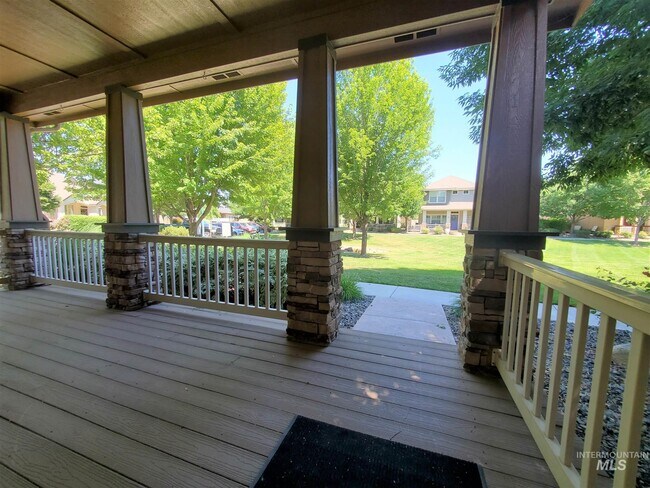 Building Photo - 994 E Winding Creek Dr
