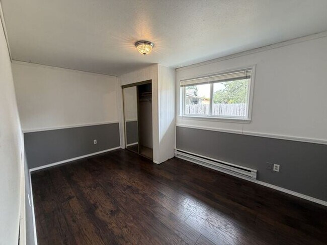 Foto del edificio - Spacious Rambler for Lease
