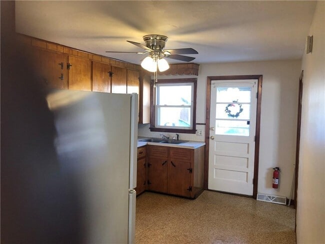 Building Photo - 30 Wakefield St