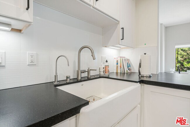 Foto del edificio - 1666 Michael Ln