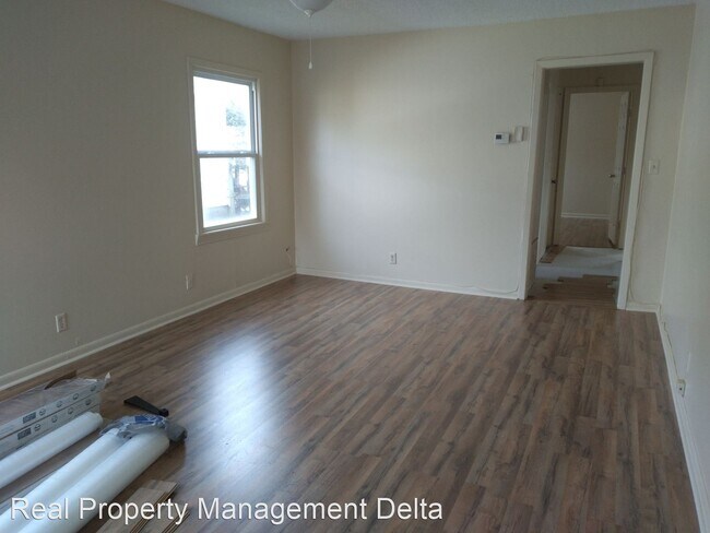 Building Photo - 3 br, 1 bath House - 1509 W. Center Ave.