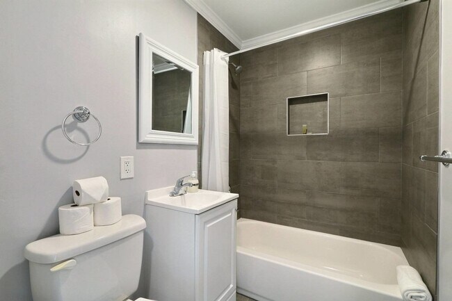 Building Photo - 2008