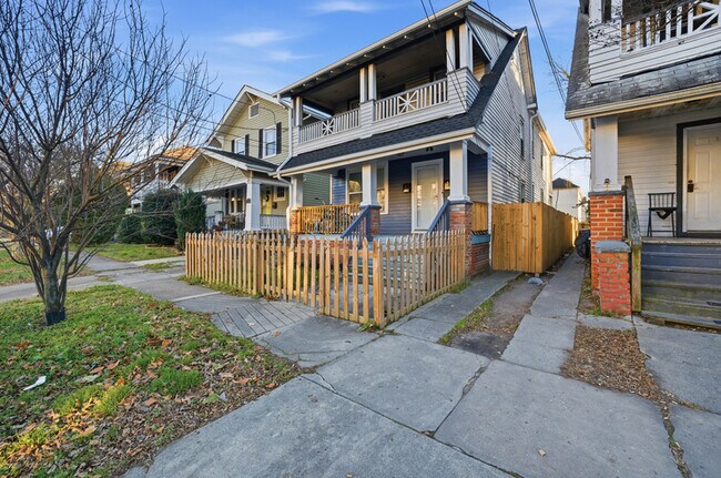 Building Photo - 243 W 32nd St