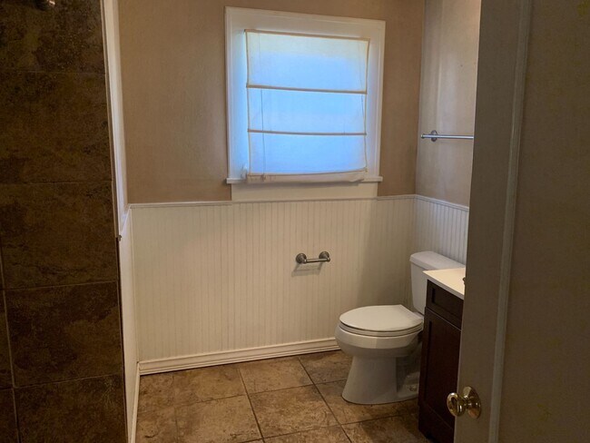 Building Photo - Pre-Leasing For Fall 2024 - Gorgeous 2 Bed...