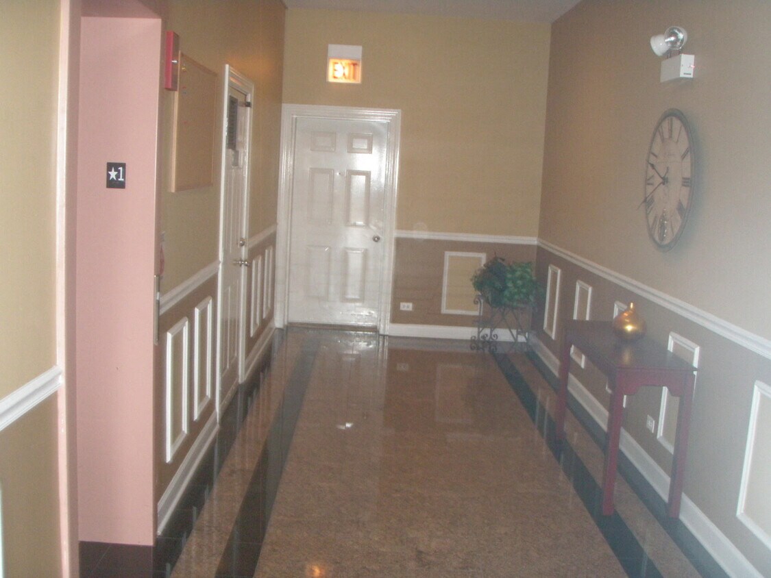 Primary Photo - 3152 W Devon Ave