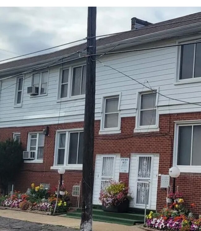 Building Photo - 9105 Clarion St