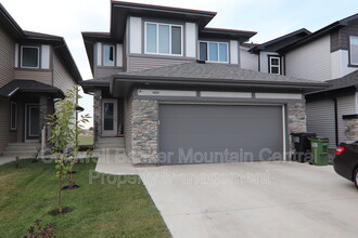 Building Photo - 18224-18294 94 St NW