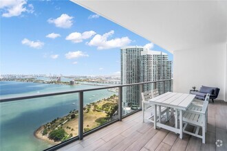 Building Photo - 2020 N Bayshore Dr