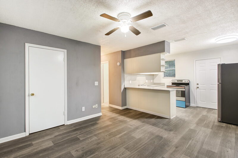 Foto principal - 1160 Comanche St