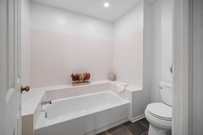 Building Photo - 720 Caliente Ct