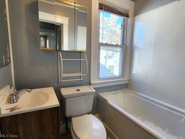 Building Photo - 457 E 143rd St