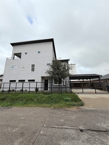 Building Photo - 202 N York St