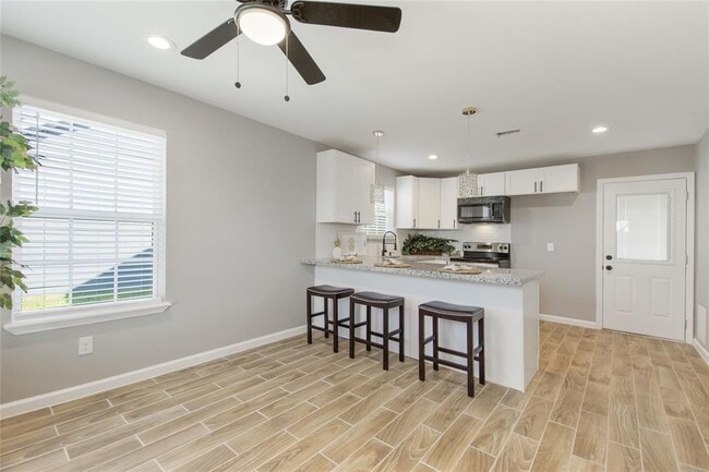Building Photo - 711 Hamon Dr