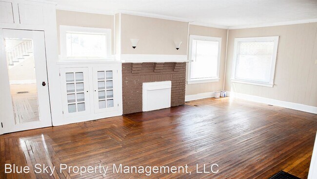 Building Photo - 4 br, 1 bath House - 400 N. Reserve St.