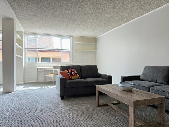 Foto del edificio - 540 Kelton Ave