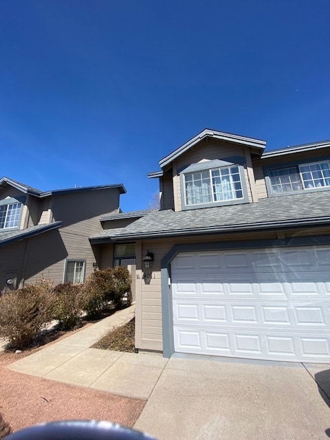 Building Photo - 4011 E Village Cir