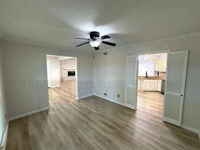 Foto del edificio - AVAILABLE NOW!!! Beautiful 4-bedroom, 2.5-bath home in the heart of Richardson