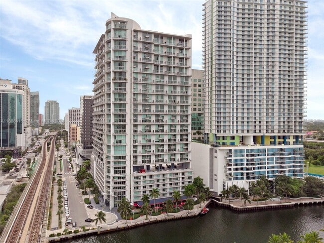 Foto del edificio - 690 SW 1st Ct