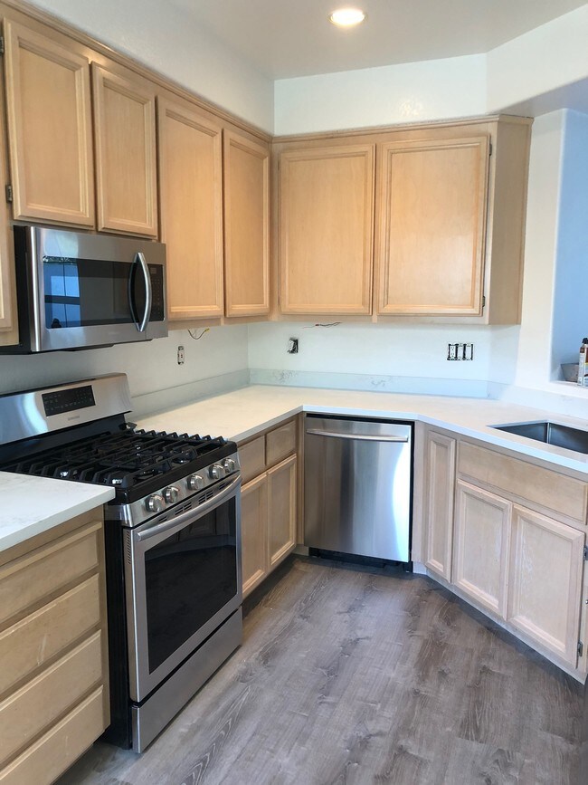 Kitchen - 563 Shoal Cir