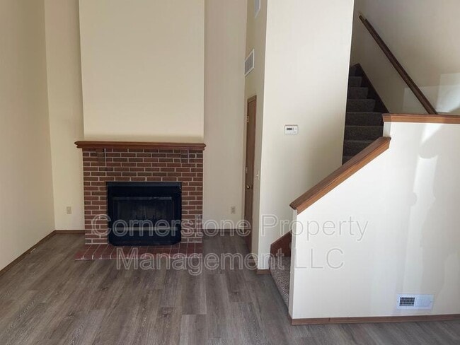 Building Photo - 807 Maple Ln