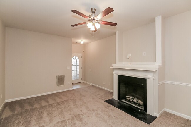 Foto del edificio - Apply Now for this 4 Bedroom  & Get One Mo...