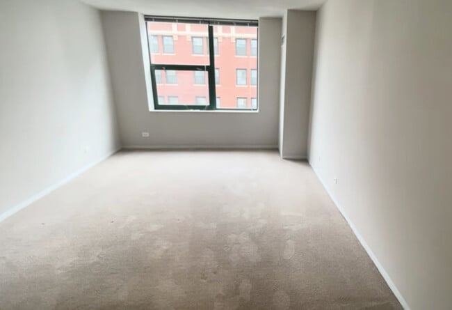 Photo - 10 W Erie St Apartment