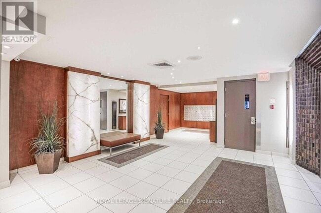 Photo du bâtiment - 720 Spadina Ave.