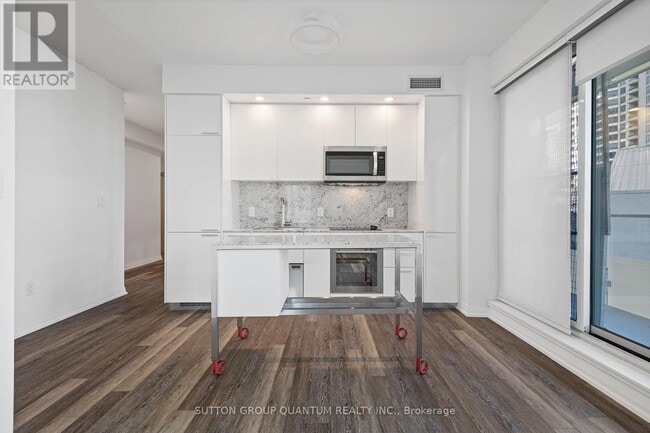 Building Photo - 75-375 Canterbury Pl