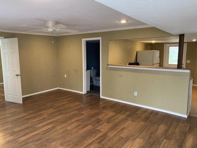 Building Photo - 507 E Virginia Ave