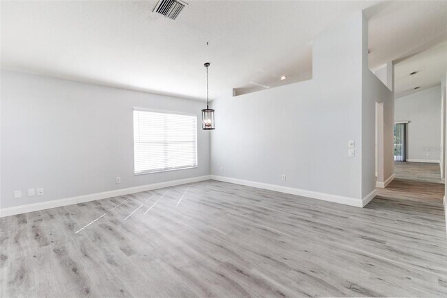 Building Photo - 29806 Morningmist Dr